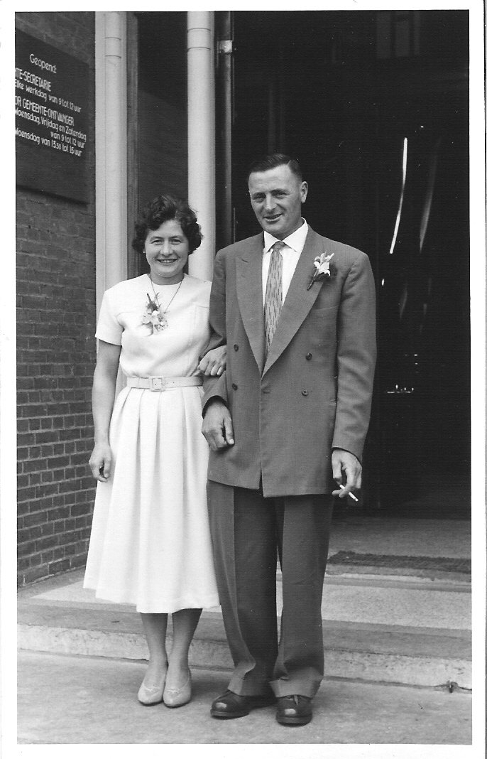 Klik voor foto in apart venster 1959_dirk_van_den_broek_en_vrouw_annie.jpg